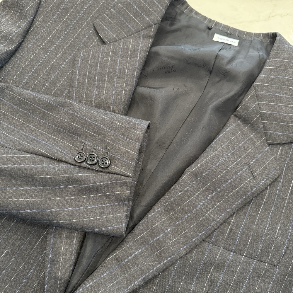 Brioni Roman Style Suitcoat Mens Wool Charcoal Grey‎ Blue/White Pinstripe 44REG